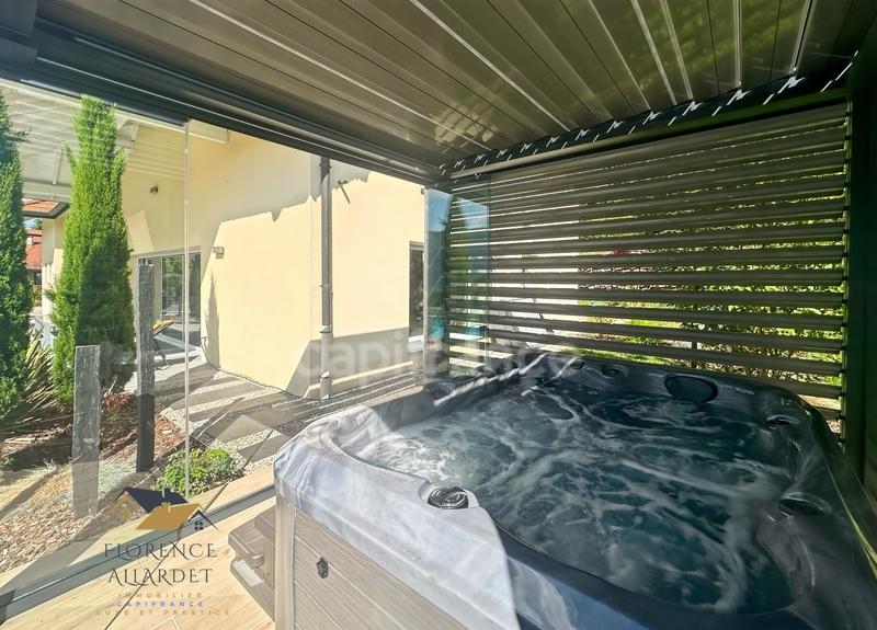 Maison - 242 m² - 5 pièces