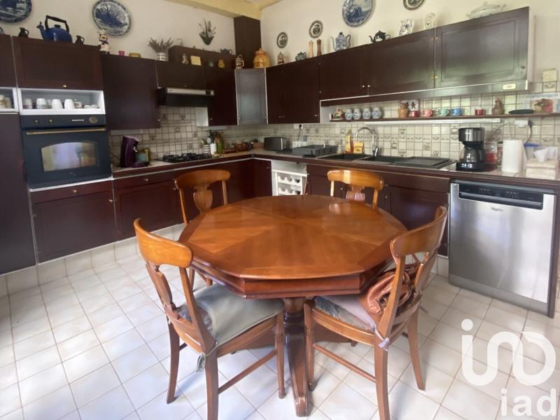 Maison - 220 m² - 8 pièces