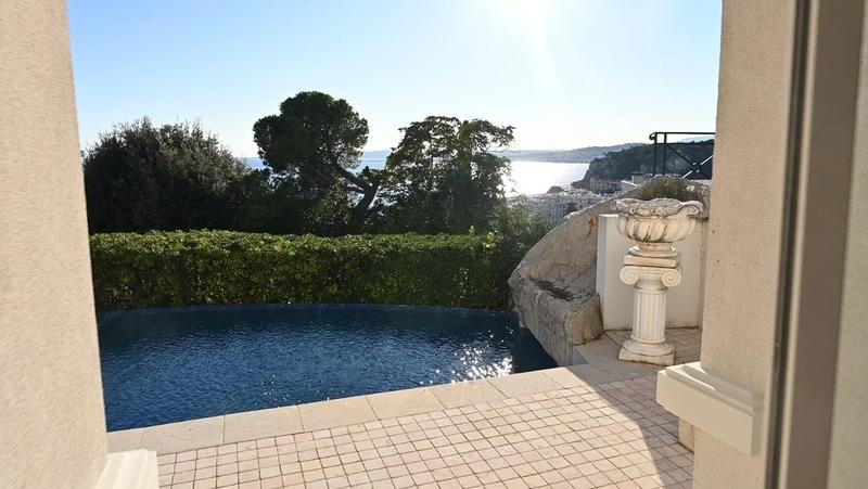 Villa - 325 m² - 6 pièces