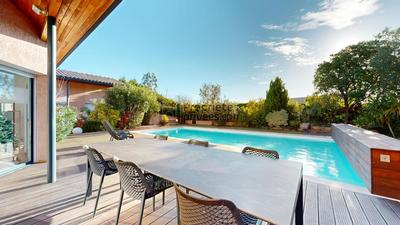 Maison - 258 m² - 8 pièces