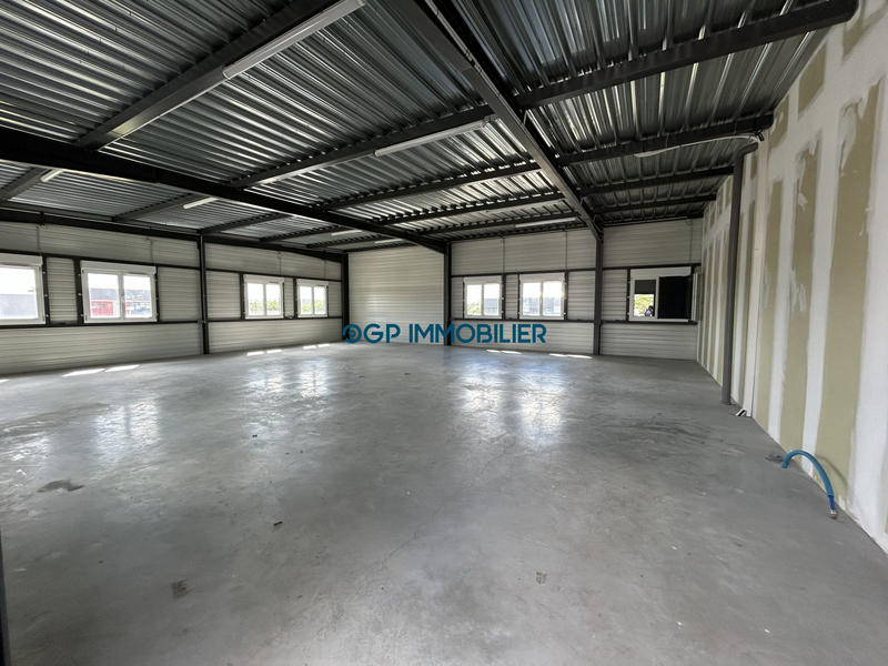 Local commercial - 140 m² - 1 pièce