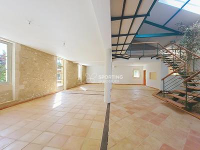 Maison - 400 m² - 8 pièces