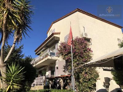 Maison - 195 m² - 9 pièces