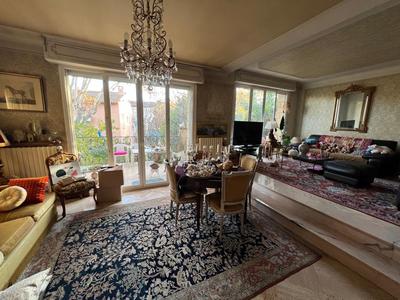 Maison - 230 m² - 6 pièces