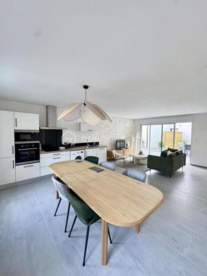 Maison - 80 m² - 4 pièces