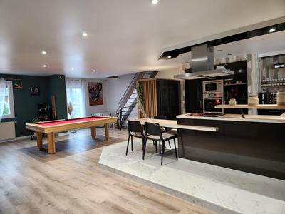 Maison - 224 m² - 11 pièces