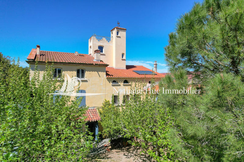 Propriété - 956 m² - 20 pièces