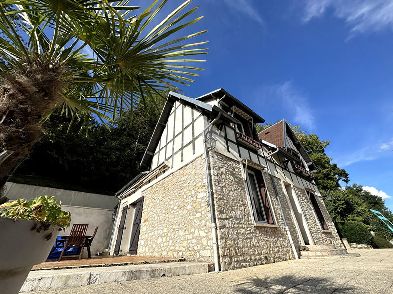 Maison - 138 m² - 6 pièces