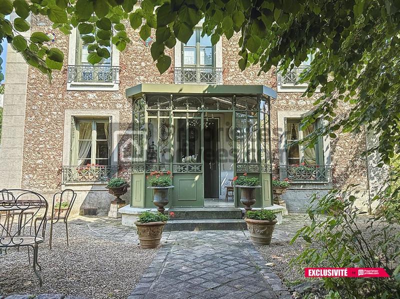 Propriété - 266 m² - 11 pièces