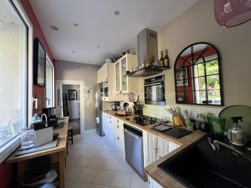 Demeure - 180 m² - 9 pièces