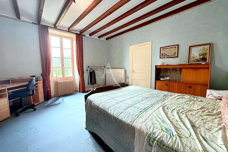 Maison - 186 m² - 8 pièces