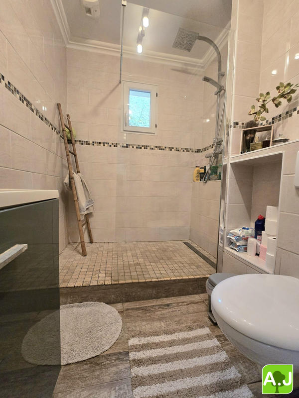 Maison - 92 m² - 5 pièces