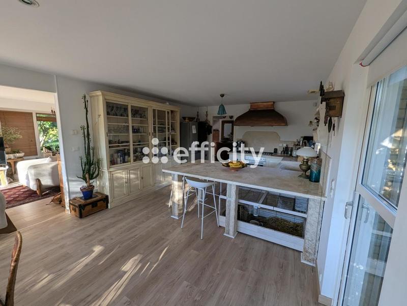 Maison - 232 m² - 8 pièces