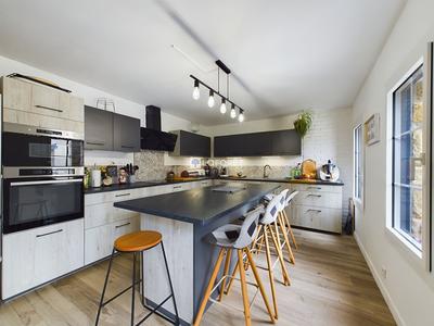 Maison - 170 m² - 7 pièces