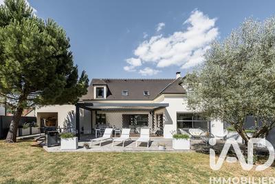 Maison - 225 m² - 8 pièces