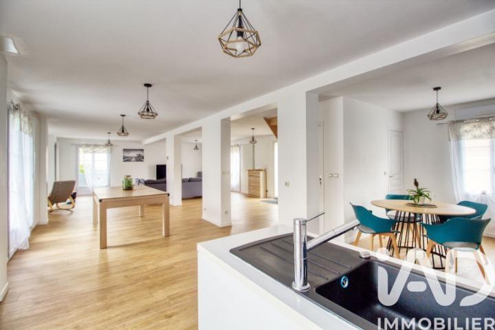 Maison - 208 m² - 6 pièces