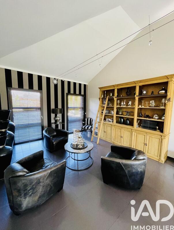 Maison - 285 m² - 9 pièces