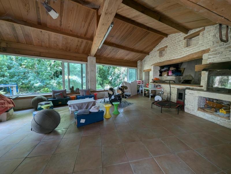 Maison - 330 m² - 6 pièces