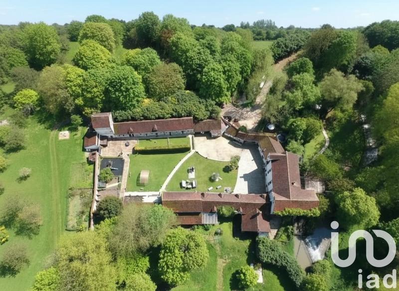 Maison - 1 610 m² - 18 pièces