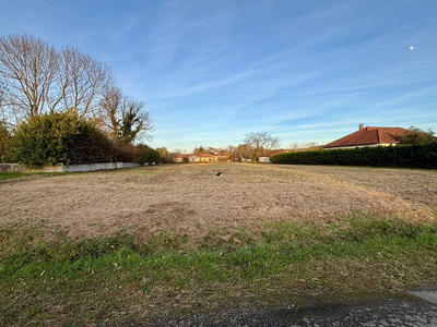 Terrain constructible - 2 470 m²