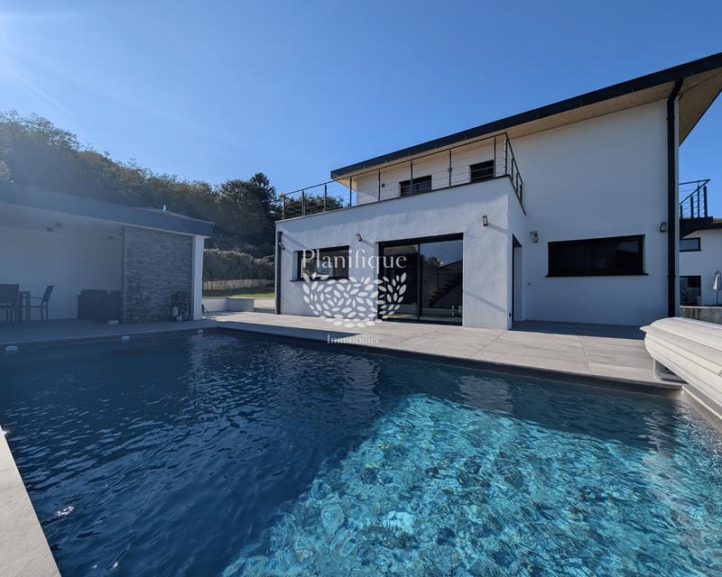 Maison - 194 m² - 5 pièces