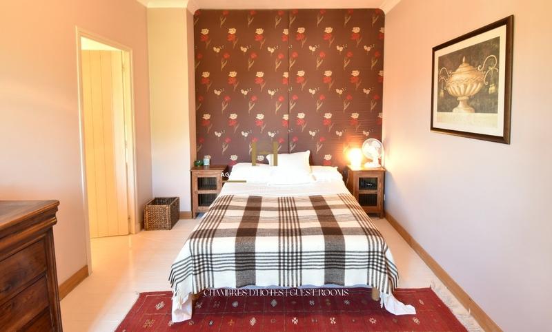 Propriété - 245 m² - 9 pièces