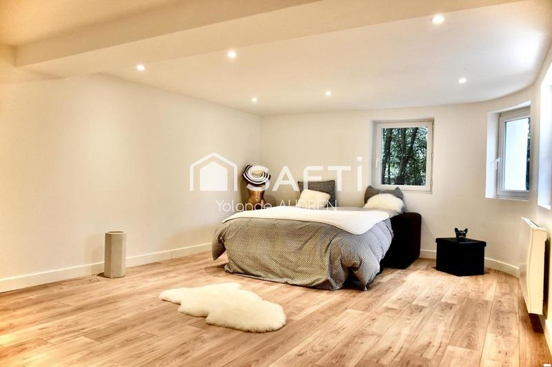 Maison de maîtres - 450 m² - 8 pièces