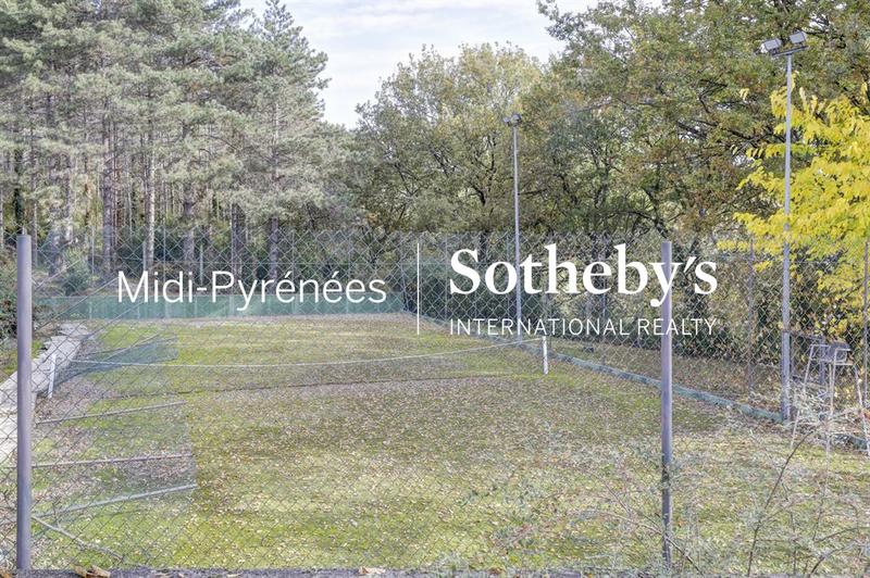 Maison - 270 m² - 10 pièces