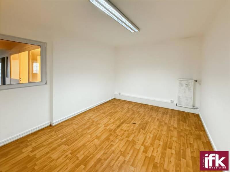 Local commercial - 90 m² - 4 pièces