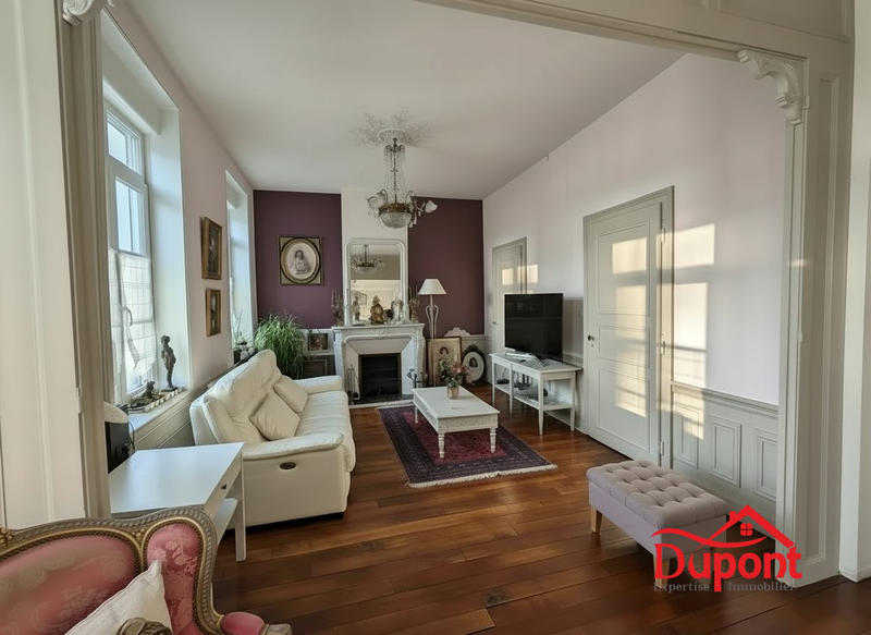 Maison - 300 m² - 7 pièces