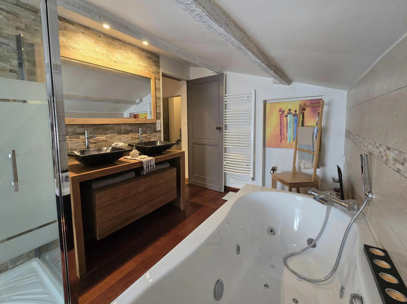 Maison traditionnelle - 176 m² - 8 pièces