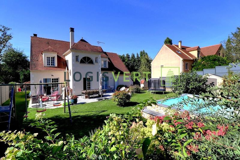 Maison - 352 m² - 8 pièces