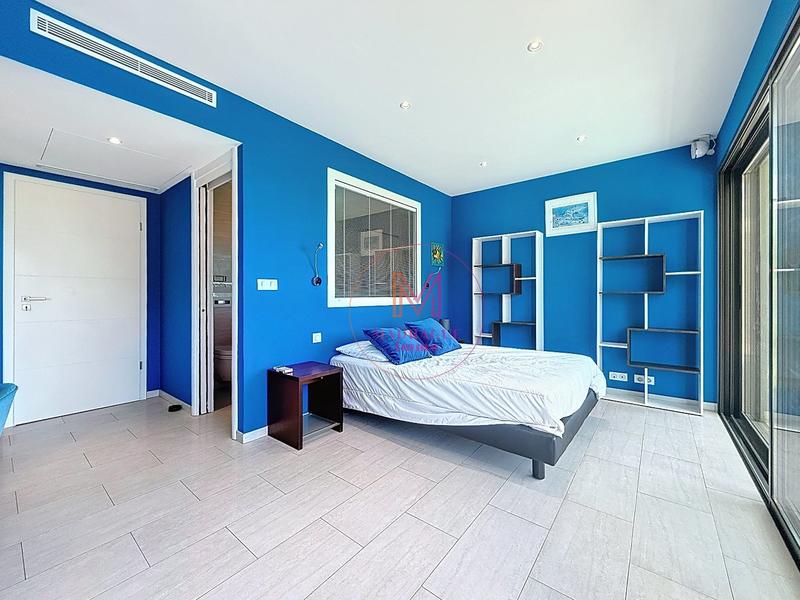 Maison - 216 m² - 6 pièces