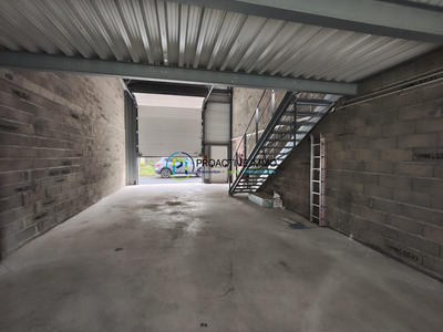 Entrepôt - 111 m²