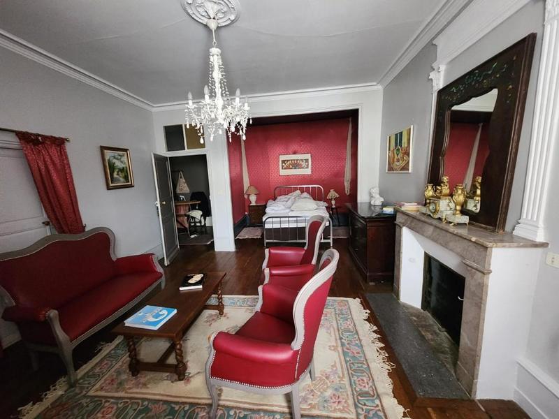 Maison - 635 m² - 13 pièces