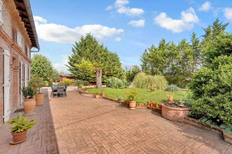 Maison - 300 m² - 11 pièces