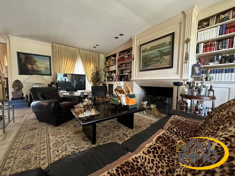 Maison - 270 m² - 7 pièces