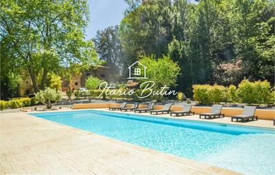 Maison - 415 m² - 14 pièces