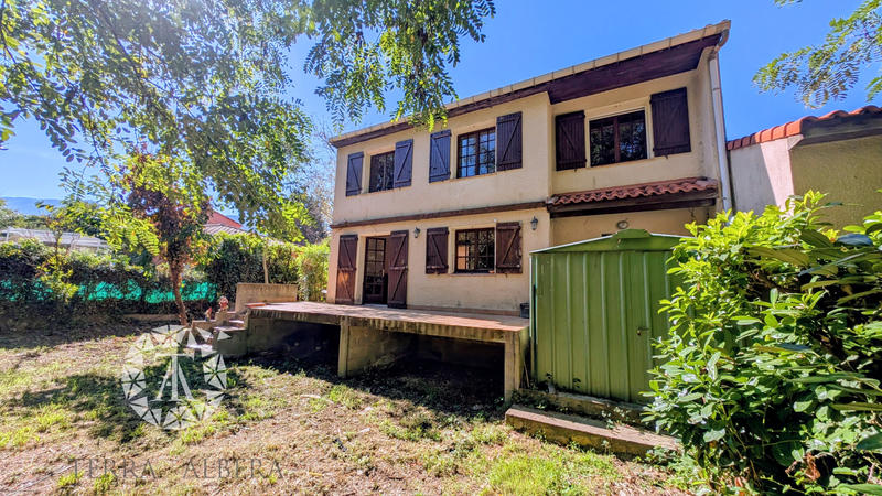 Villa - 100 m² - 5 pièces