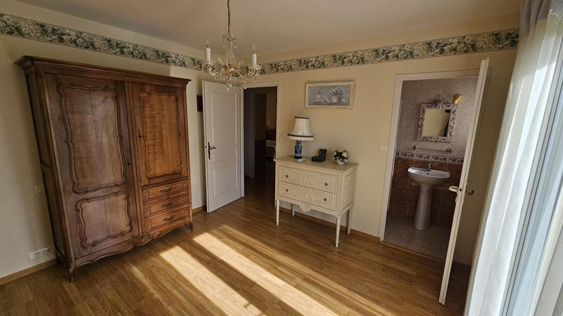 Maison - 210 m² - 10 pièces