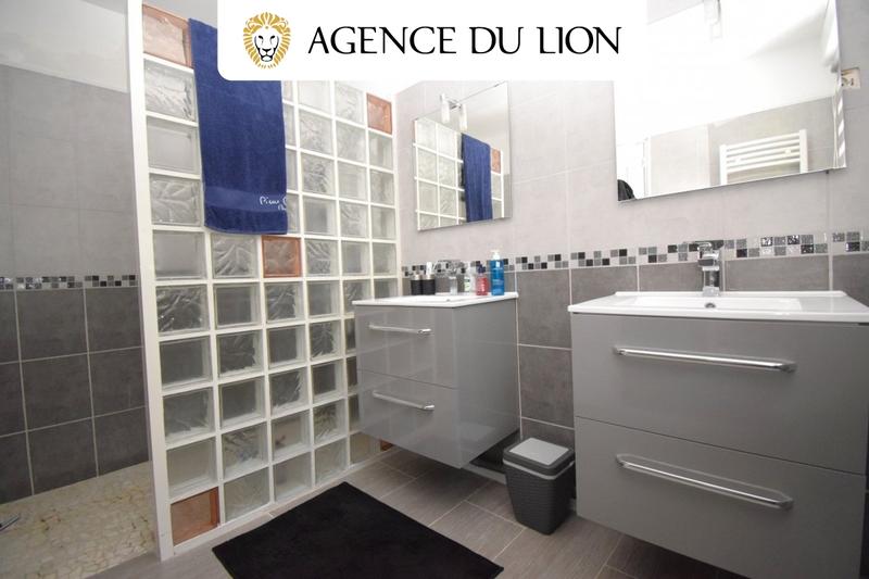 Maison - 220 m² - 7 pièces