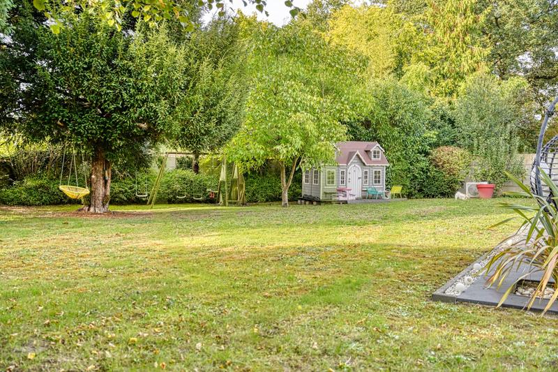 Maison - 233 m² - 9 pièces