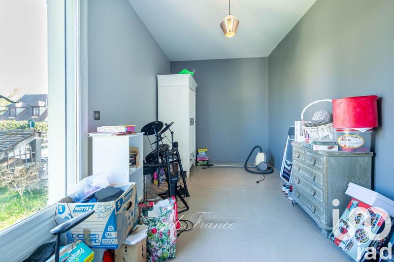 Maison - 230 m² - 8 pièces