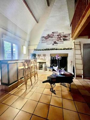 Maison - 330 m² - 16 pièces