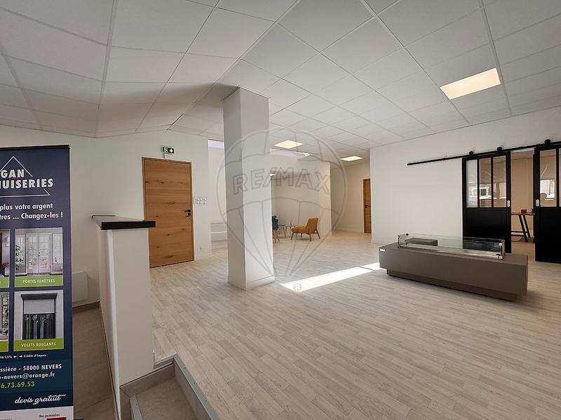 Local commercial - 396 m² - 3 pièces