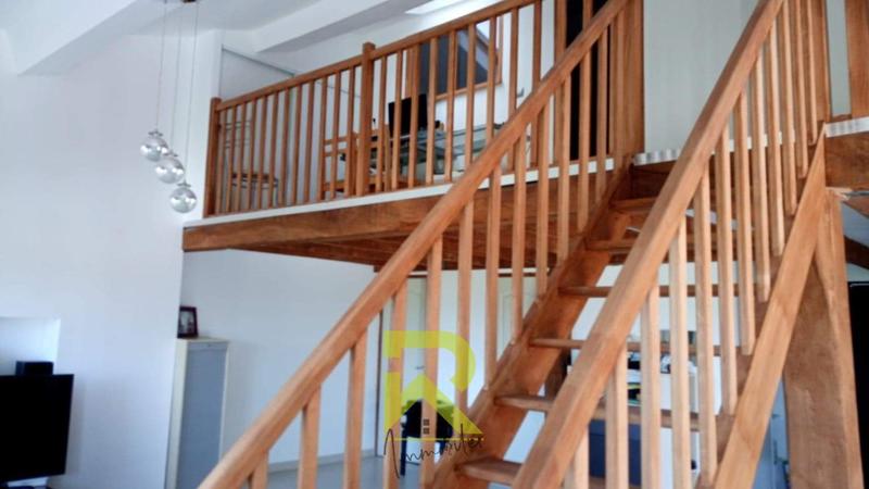 Maison - 275 m² - 9 pièces