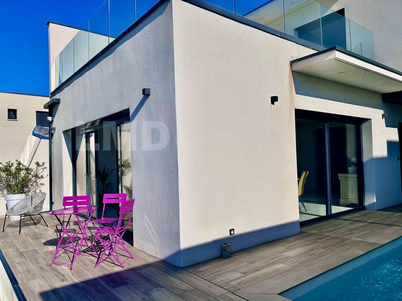 Maison - 235 m² - 7 pièces