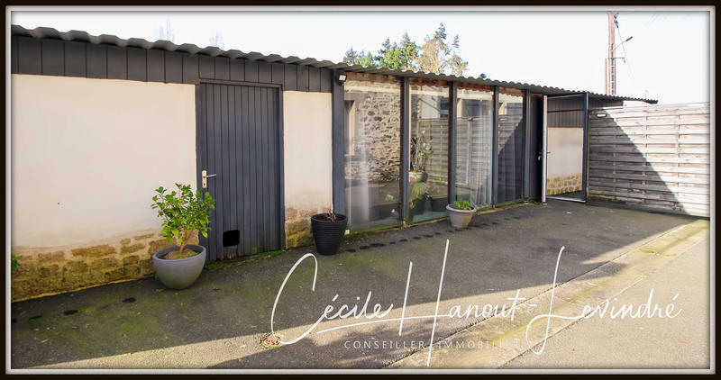 Maison - 202 m² - 9 pièces