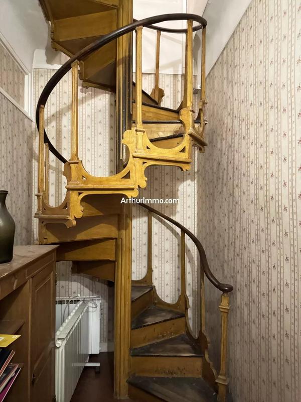 Maison - 470 m² - 16 pièces