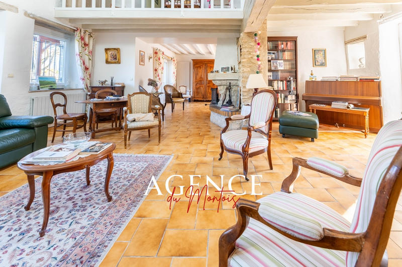 Maison - 276 m² - 11 pièces